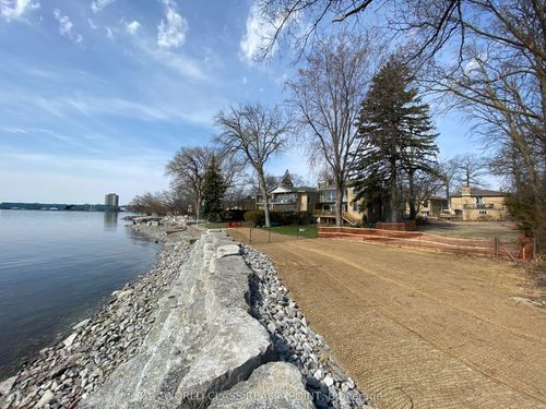 9 Carlis Pl, Mississauga, ON, L5G1A8 | Card Image