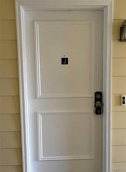 apt-j-1464 Hawks Nest Dr, Saint Charles, MO, 63303-3633 | Card Image