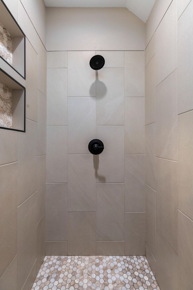 Primary shower | Image 15