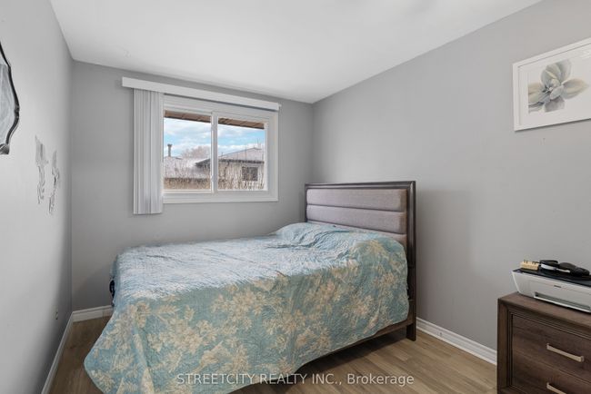 54 Brennan Dr, House attached with 5 bedrooms, 2 bathrooms and 2 parking in Strathroy ON | Image 18