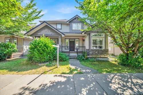7032 195a St, Surrey, BC, V4N5Z2 | Card Image
