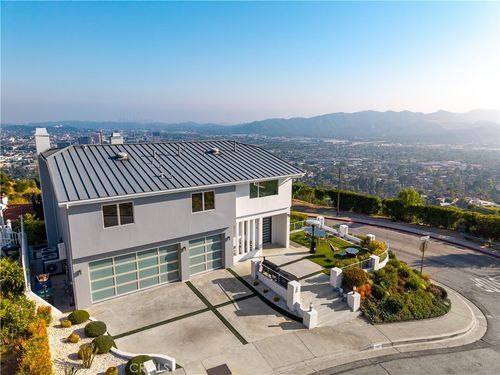 180 Aspen Oak Ln, Glendale, CA, 91207-1056 | Card Image
