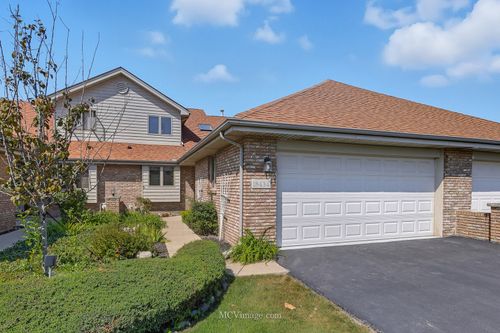 18434 Lakeview Cir W, Tinley Park, IL, 60477-4812 | Card Image