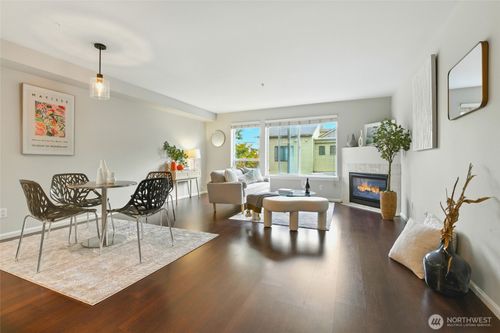 apt-204-559 Mcgraw St, Seattle, WA, 98109-5915 | Card Image
