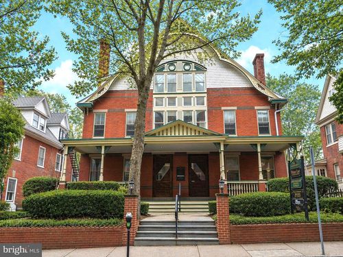 87 N Broad St, DOYLESTOWN, PA, 18901-3743 | Card Image