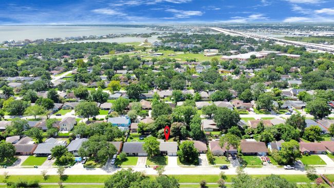 This picture shows the proximity to Bay Elementary (Top right corner) and the water (top left corner), with Kemah just over the bridge. | Image 31