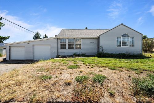 220 Park Ave, Electric City, WA, 99123-5157 | Card Image