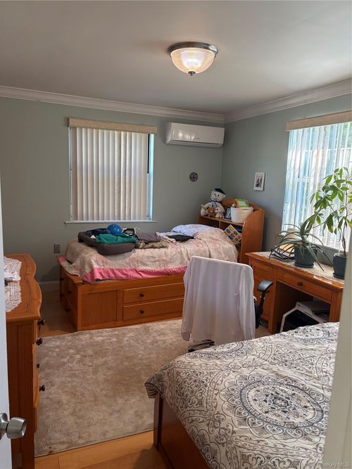 32e-135-44 78th, New York, NY, 11367 | Card Image