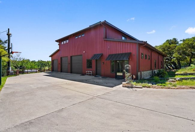 2401 W Fitzhugh Rd, House other with 3 bedrooms, 3 bathrooms and 3 parking in Dripping Springs TX | Image 31