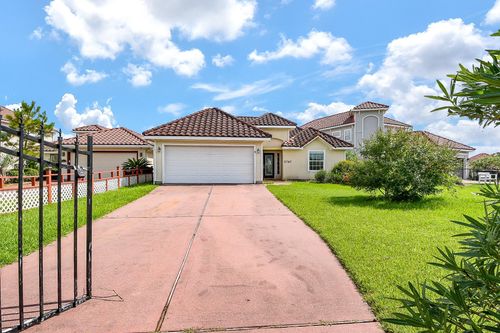 2767 Broadway St, San Leon, TX, 77539-8719 | Card Image