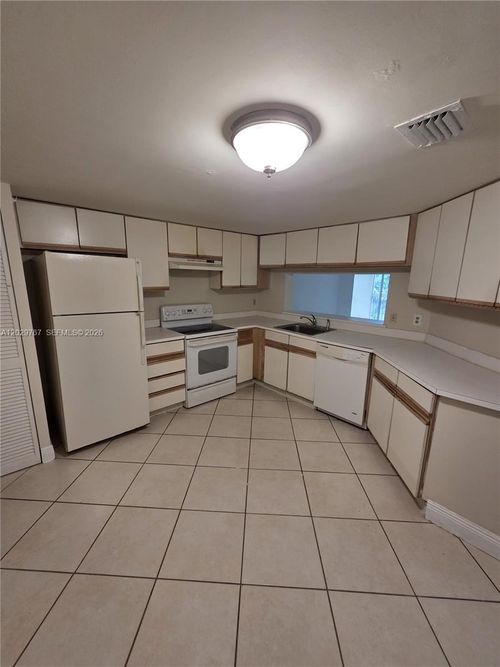 337-9901 Westview Dr, Coral Springs, FL, 33076-2531 | Card Image