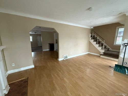 14942 Robson St, Detroit, MI, 48227-2694 | Card Image