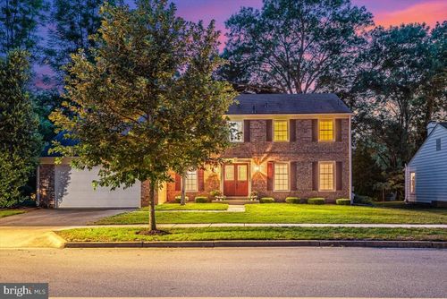 1415 Fallsmead Way, POTOMAC, MD, 20854-5526 | Card Image
