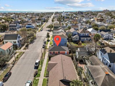 511 13th Street, House other with 2 bedrooms, 1 bathrooms and null parking in Galveston TX | Image 1