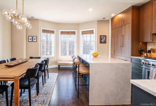 35 1st St, Pelham, NY, 10803-1402 | Card Image