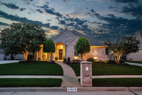 8909 Stratford Dr, North Richland Hills, TX, 76182-8671 | Card Image