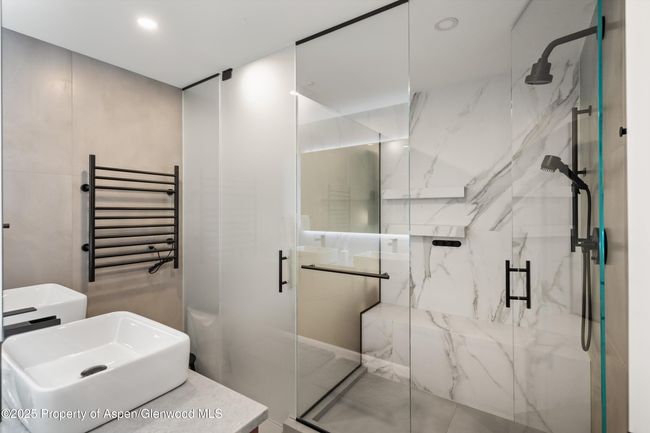 Master Bathroom | Image 26