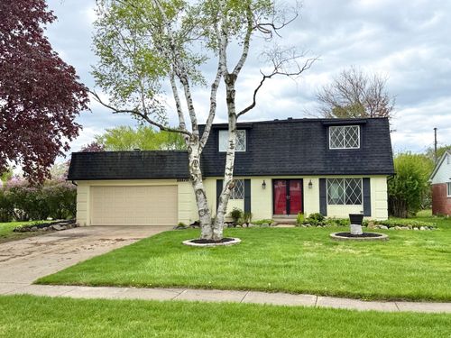 18175 Rainbow Dr, Lathrup Village, MI, 48076-4517 | Card Image