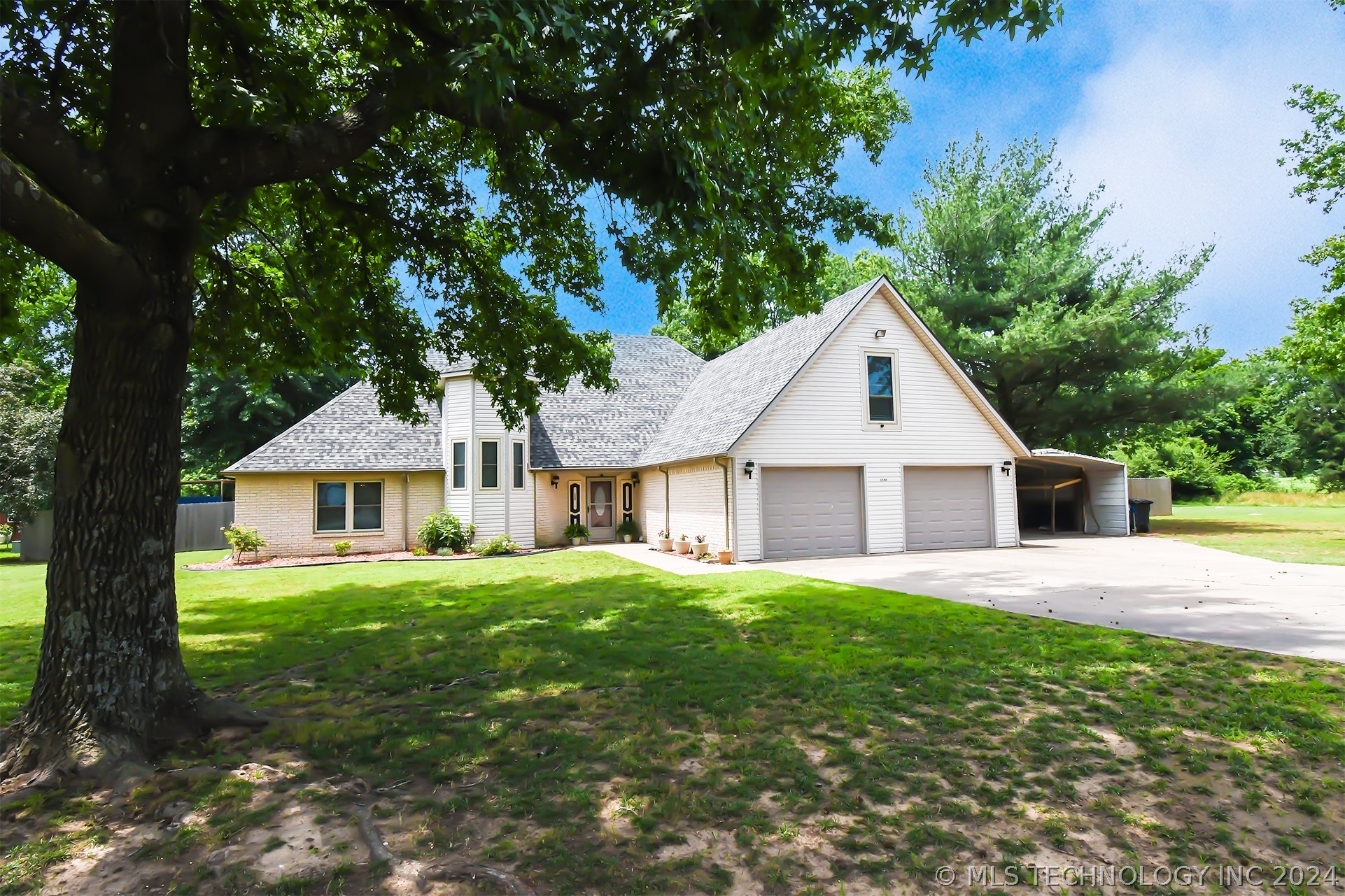 3rd Ave, Warner, OK 74469