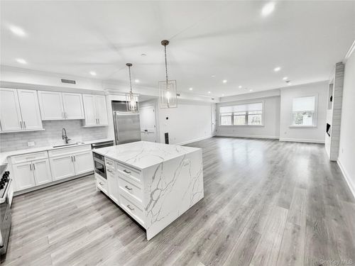 1a-585 Main Main St, Armonk, NY, 10504-1877 | Card Image