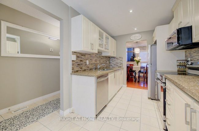 34 Langston Dr, House attached with 5 bedrooms, 3 bathrooms and 2 parking in Brampton ON | Image 7
