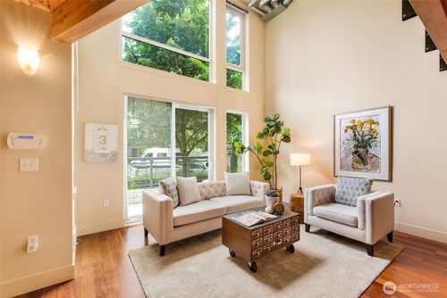 apt-130-530 Broadway E, Seattle, WA, 98102-5098 | Card Image