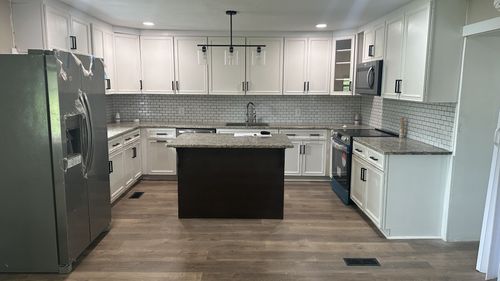 9110 Old Madisonville Rd, Hopkinsville, KY, 42240-9025 | Card Image