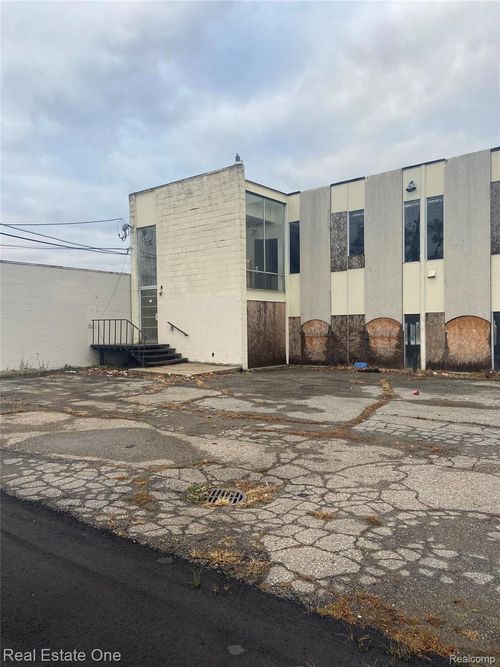 21590 Greenfield Rd, Oak Park, MI, 48237-3017 | Card Image