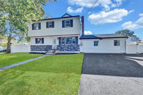 90 30th St, Copiague, NY, 11726-2615 | Card Image