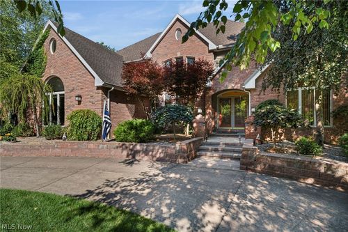 1226 Emerald Creek Dr, Broadview Heights, OH, 44147-2575 | Card Image