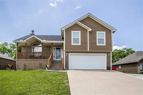 706 Bobcat St, Oak Grove, MO, 64075-7318 | Card Image