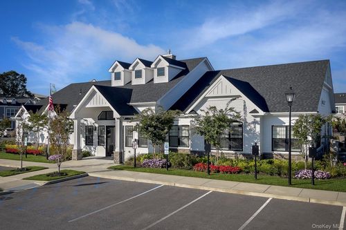 104-104 Sutton Court, Babylon, NY, 11729 | Card Image