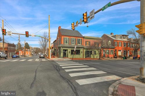 203-201-203 E Chestnut St, LANCASTER, PA, 17602-2705 | Card Image