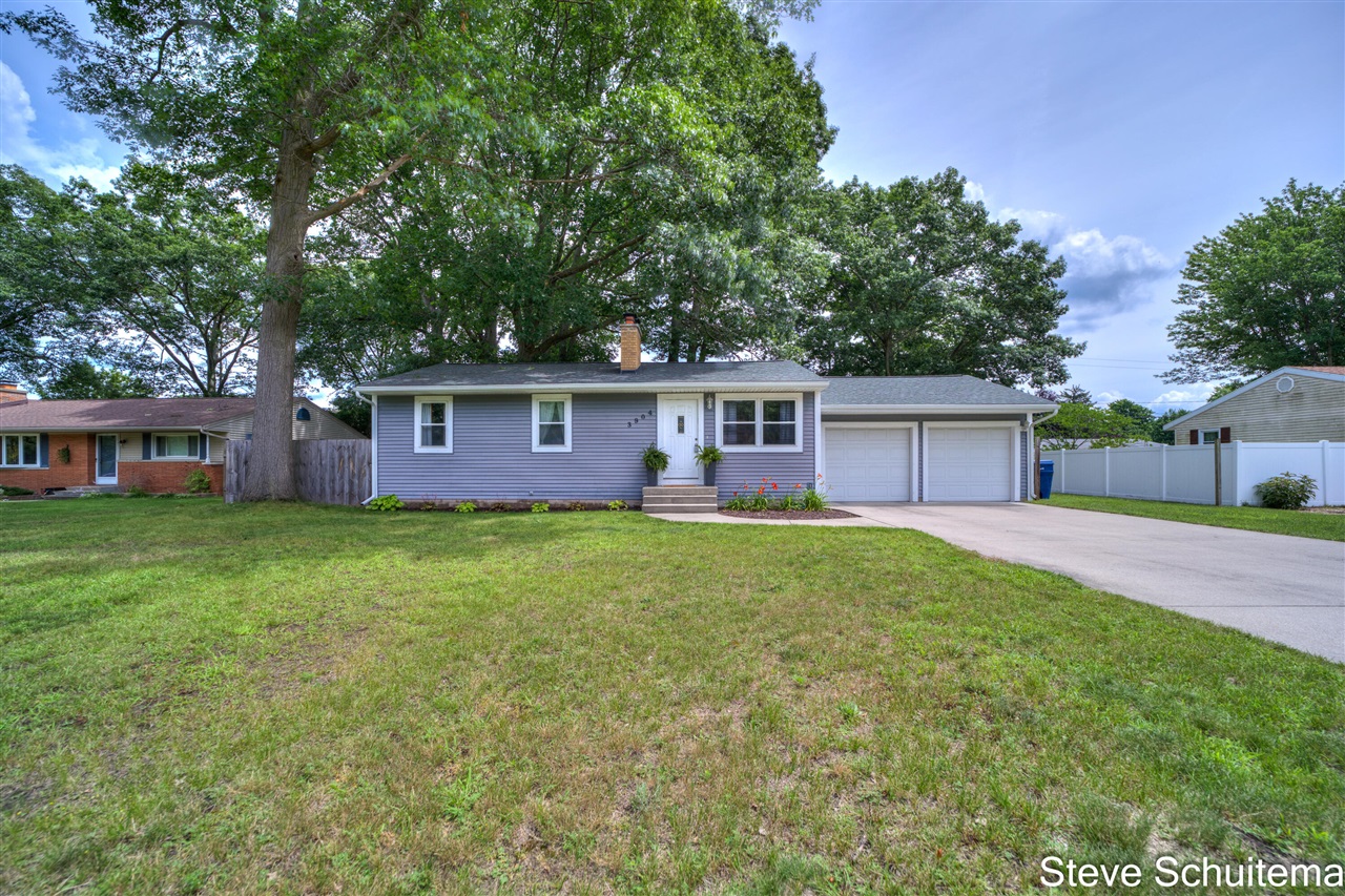 Molly Blvd, Muskegon, MI 49444