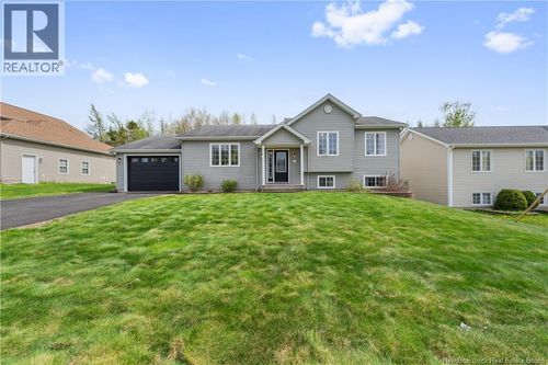 123 Fabien St, Dieppe, NB, E1A8S2 | Card Image
