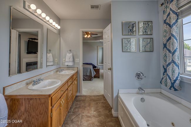 408 Walton St, House other with 5 bedrooms, 4 bathrooms and null parking in Carl Junction MO | Image 18