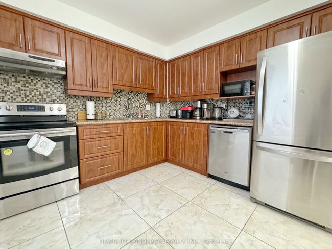 1 - 900 Central Park Dr, Condo with 3 bedrooms, 3 bathrooms and 1 parking in Brampton ON | Image 12