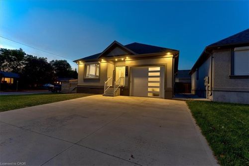 404 Montrose St N, Cambridge, ON, N3H2P3 | Card Image