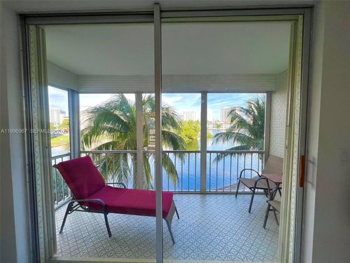 apt-t302-3030 Marcos Dr, Aventura, FL, 33160-2571 | Card Image
