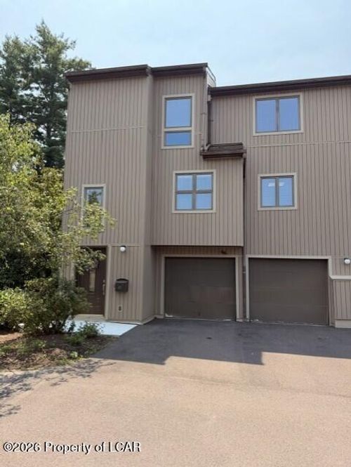 611 Old Meadows Ave, Dallas, PA, 18612-1817 | Card Image