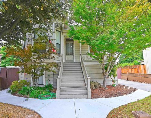 1613 Union St, Alameda, CA, 94501-2645 | Card Image