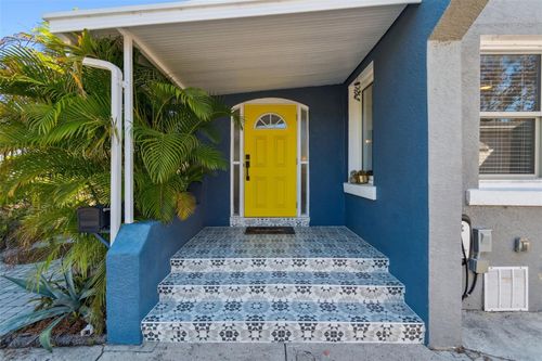 1120 17th Ave N, ST PETERSBURG, FL, 33704-4132 | Card Image