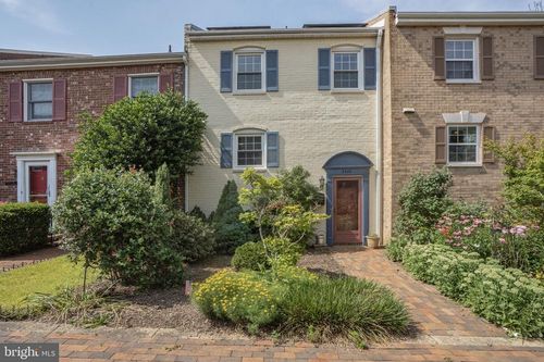 3848 University Dr, FAIRFAX, VA, 22030-2517 | Card Image