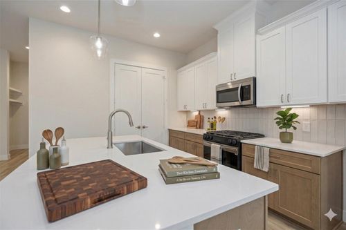 6108 De Campo St, Houston, TX, 77091-0916 | Card Image