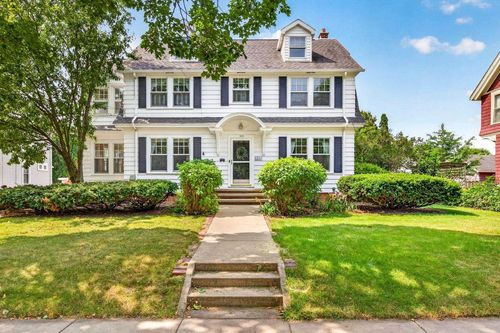 335 E Wisconsin Avenue, NEENAH, WI, 54956 | Card Image