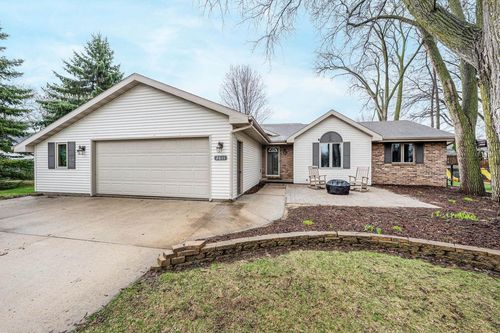 2611 W Glendale Avenue, GRAND CHUTE, WI, 54914 | Card Image