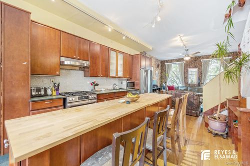 558 W 173rd St, New York, NY, 10032-1634 | Card Image