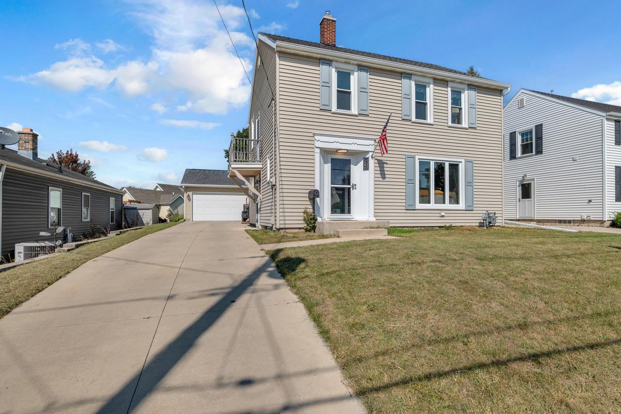 Fairmont Ln, Manitowoc, WI 54220