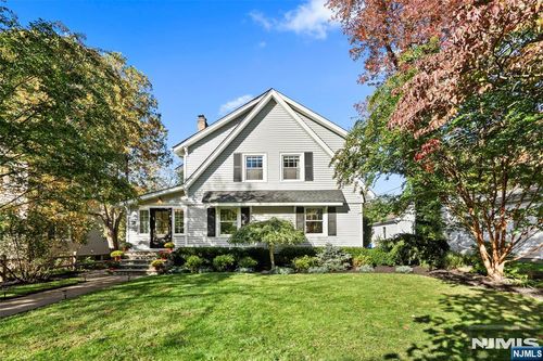 15 Randolph Place, Ridgewood, NJ, 07450 | Card Image