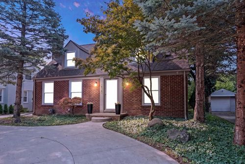 14041 Vernon St, Oak Park, MI, 48237-1319 | Card Image